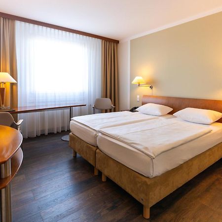Globana Airport Hotel Шкойдиц Экстерьер фото