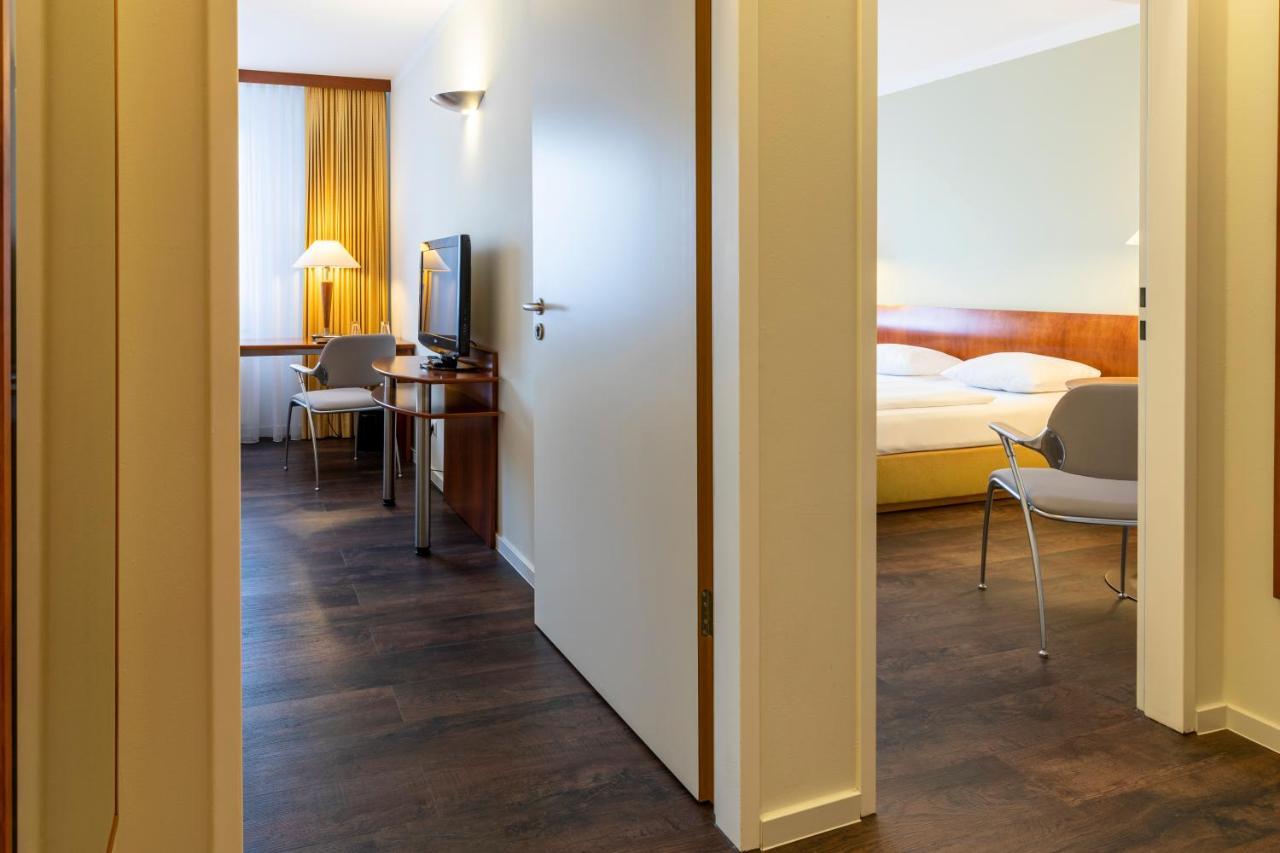 Globana Airport Hotel Шкойдиц Экстерьер фото