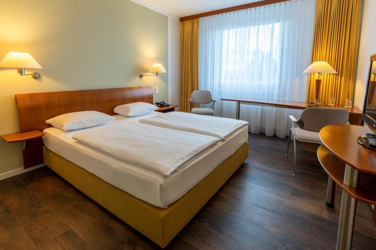 Globana Airport Hotel Шкойдиц Экстерьер фото