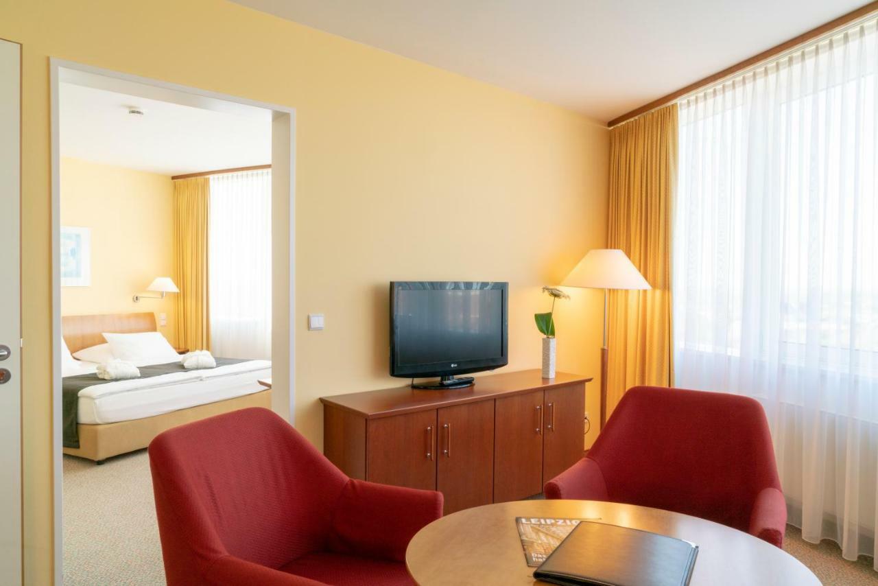 Globana Airport Hotel Шкойдиц Экстерьер фото